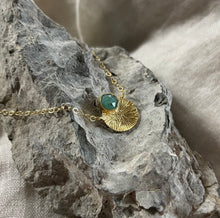Load image into Gallery viewer, Dìon Necklace | Emerland & Gold