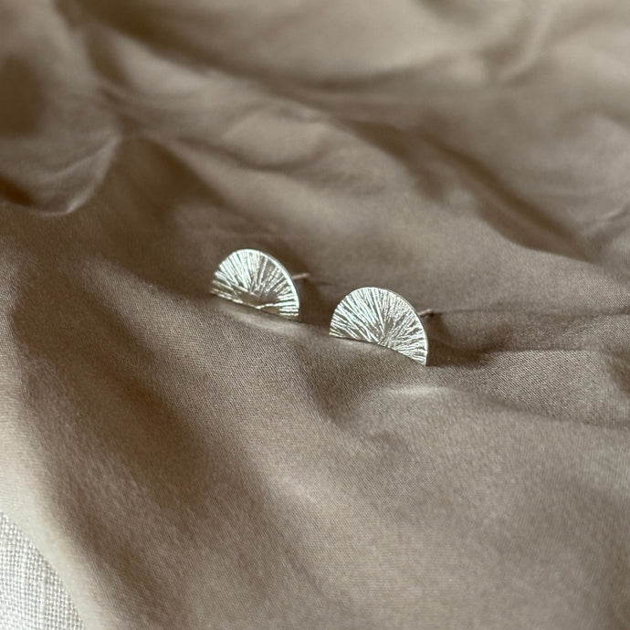 Raya Studs | Silver