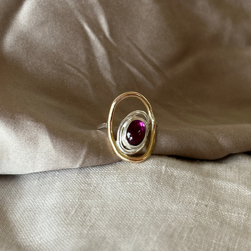 Oyster Ring | Garnet | size 5+