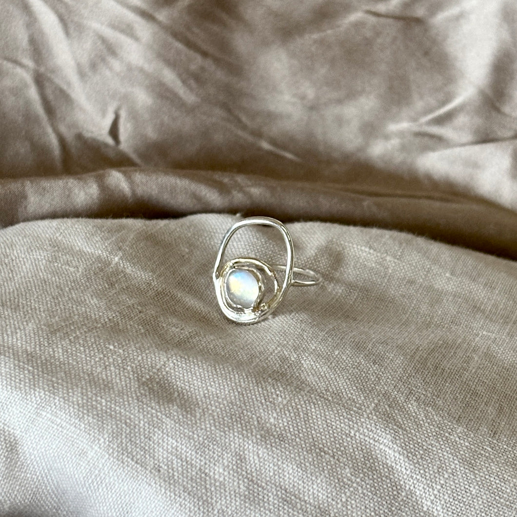 Oyster Ring | Moonstone | size 8.25