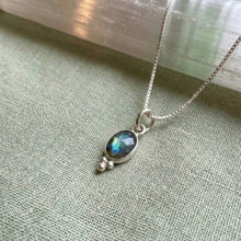 Load image into Gallery viewer, Lūma Necklace | Labradorite &amp; Silver