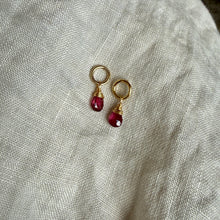 Load image into Gallery viewer, Kai Earrings | Garnet