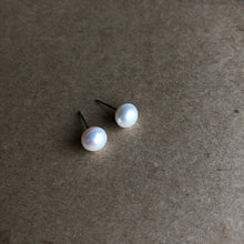 Load image into Gallery viewer, Pearl Studs | Cream