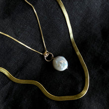 Load image into Gallery viewer, Mina Necklace | Pearl &amp; Gold